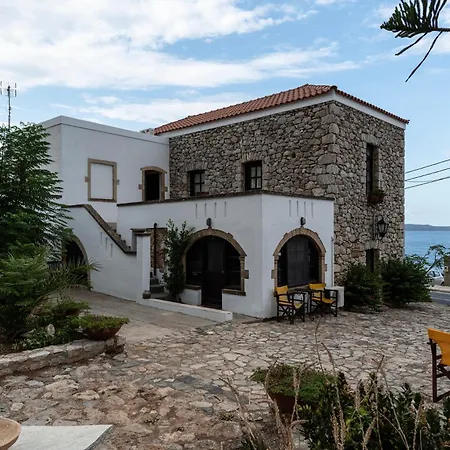 Belessi's Mansion 1 Гостевой дом