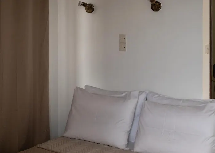 בית הארחה Belessi's Mansion 1 מונמבאסיה