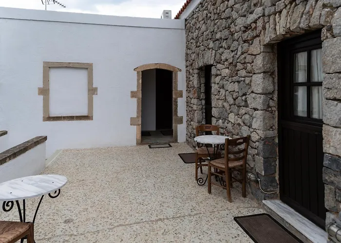 בית הארחה Belessi's Mansion 1