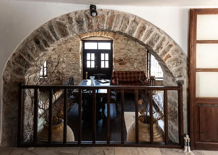 Belessi's Mansion 1 בית הארחה מונמבאסיה