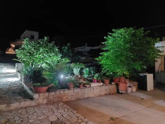 Belessi's Mansion 1 בית הארחה