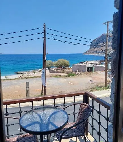 Belessi's Mansion 1 3* מונמבאסיה