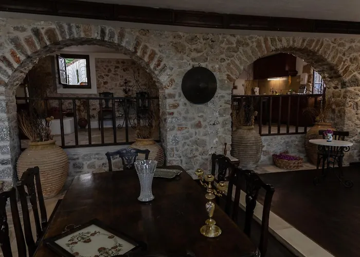 Belessi's Mansion 1 3* מונמבאסיה