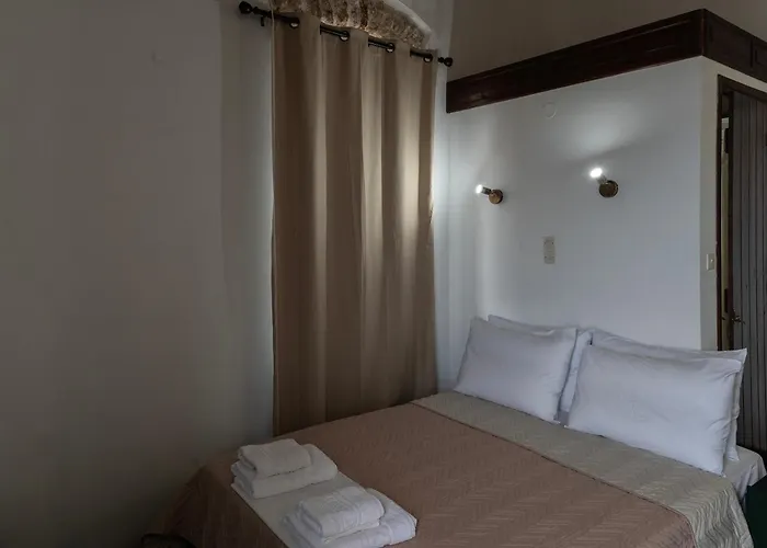 בית הארחה Belessi's Mansion 1 מונמבאסיה