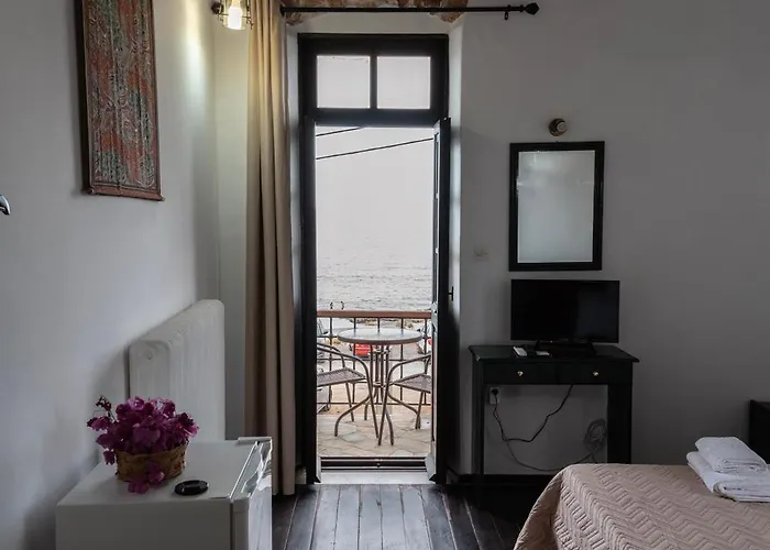 בית הארחה Belessi's Mansion 1 מונמבאסיה