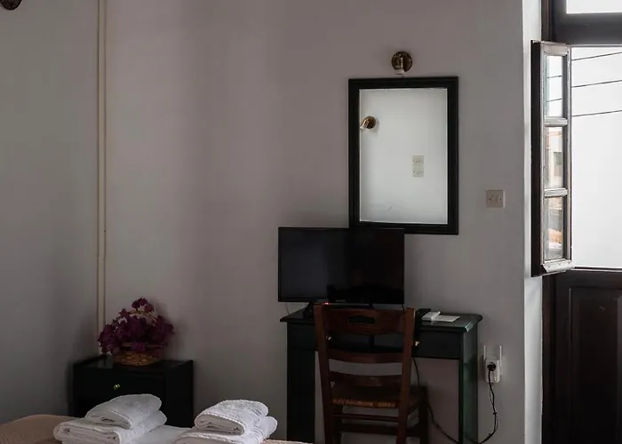 Belessi's Mansion 1 בית הארחה מונמבאסיה