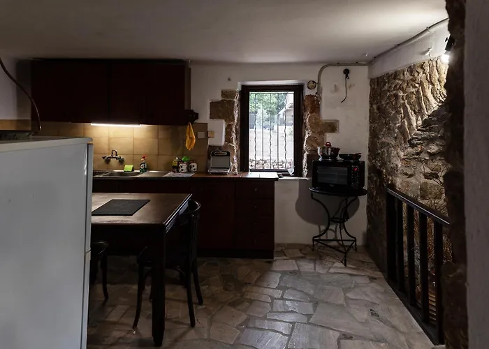 Belessi's Mansion 1 3* מונמבאסיה