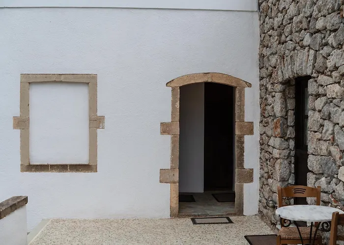 Belessi's Mansion 1 בית הארחה מונמבאסיה