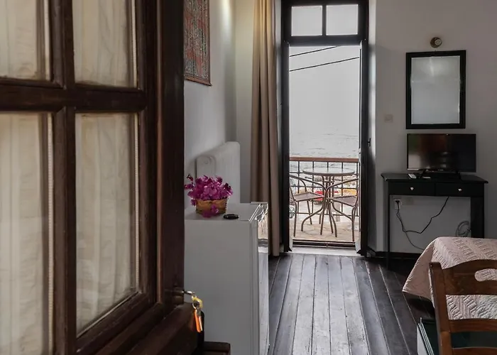 Belessi's Mansion 1 בית הארחה מונמבאסיה