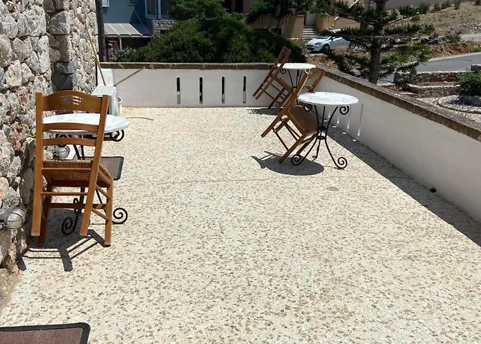 Belessi's Mansion 1 בית הארחה 3*