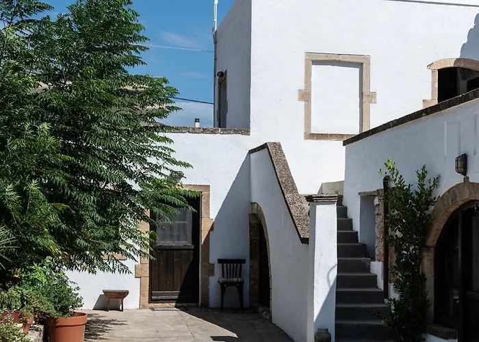 Belessi's Mansion 1 בית הארחה מונמבאסיה