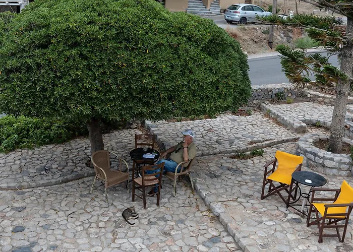 Belessi's Mansion 1 3* מונמבאסיה