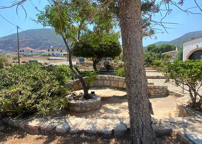 Belessi's Mansion 1 בית הארחה